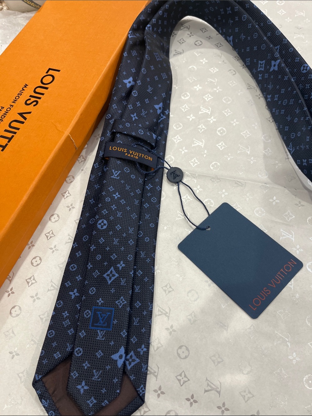 Louis Vuitton Dark Navy with Light Blue Monogram Silk Tie - Picture 3 of 3